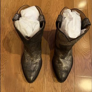 Frye Billy Short Gold Brushed Metallic Boots Brand 7.5 Like New, worn twice